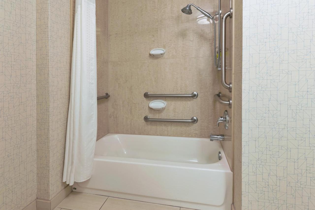 Holiday Inn Express Hotel & Suites Warminster-Horsham By Ihg Room photo