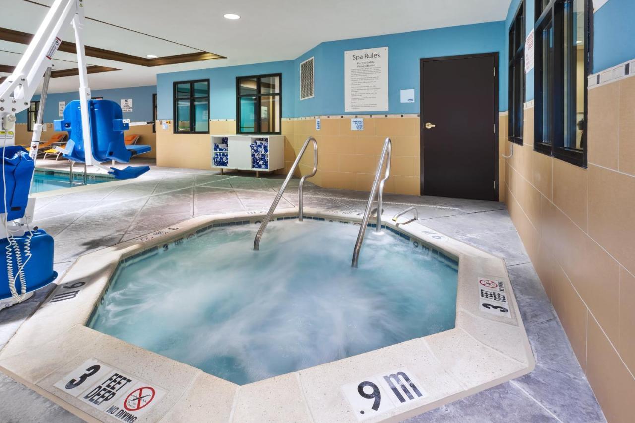 Holiday Inn Express Hotel & Suites Warminster-Horsham By Ihg Exterior photo
