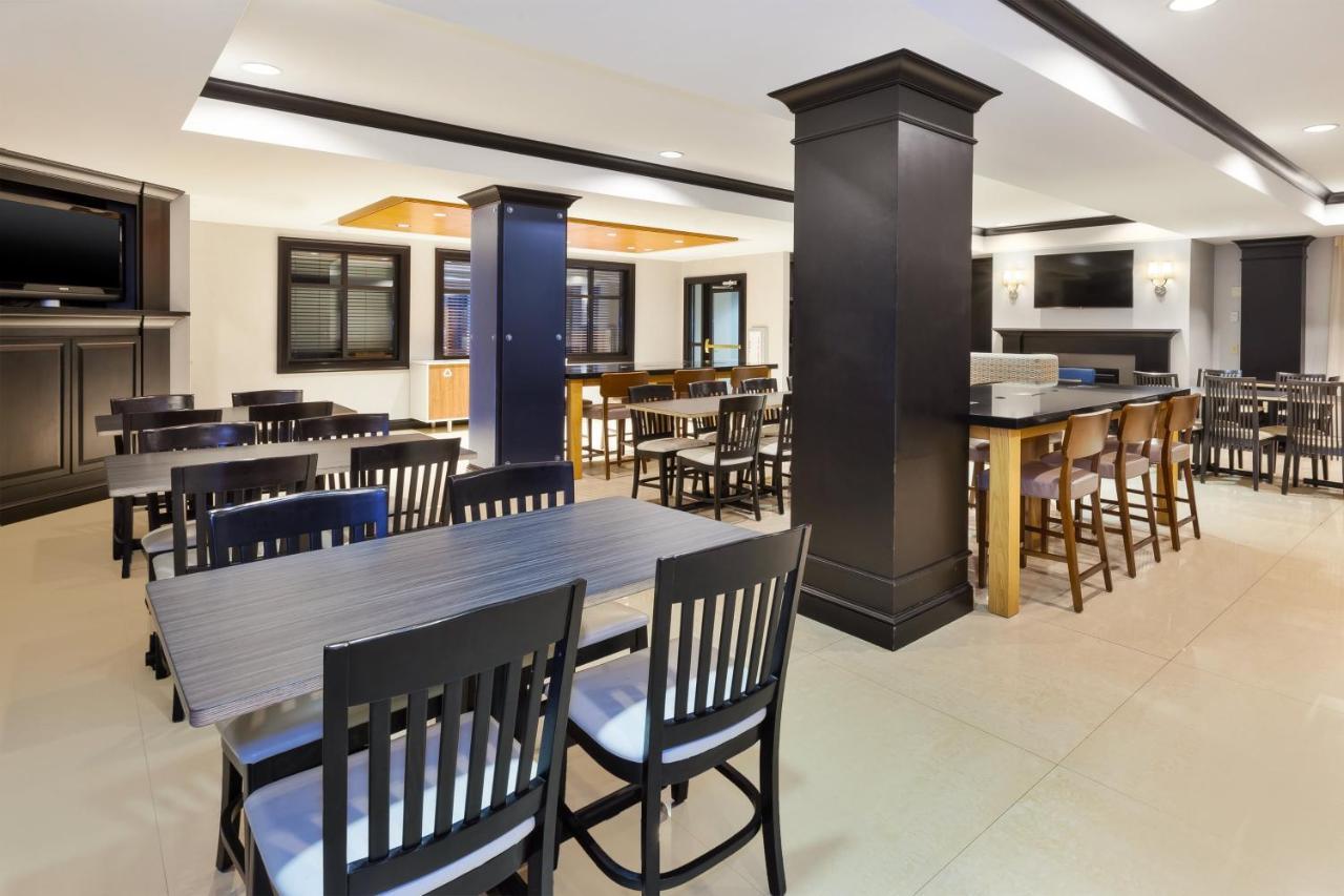 Holiday Inn Express Hotel & Suites Warminster-Horsham By Ihg Exterior photo