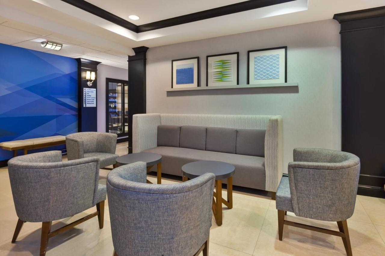 Holiday Inn Express Hotel & Suites Warminster-Horsham By Ihg Exterior photo