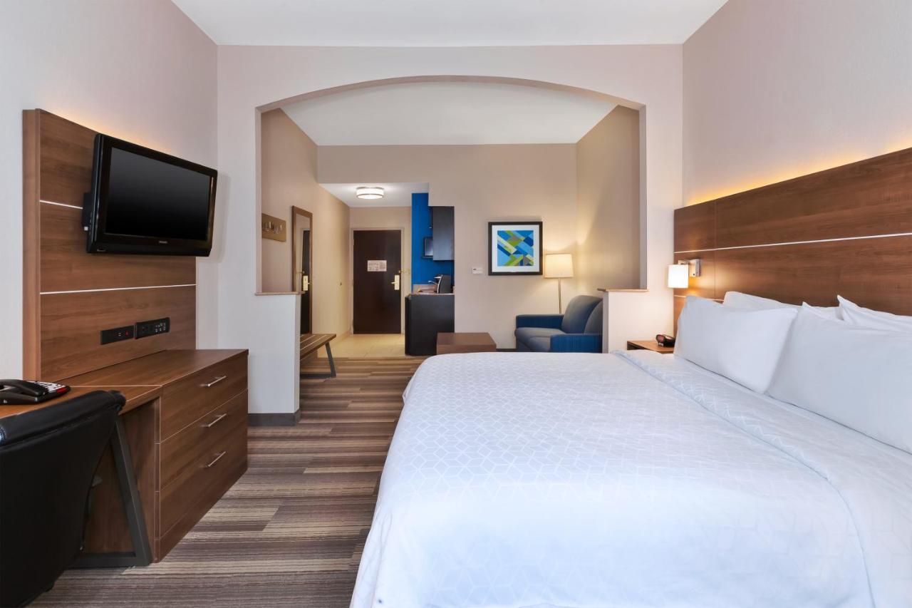 Holiday Inn Express Hotel & Suites Warminster-Horsham By Ihg Room photo