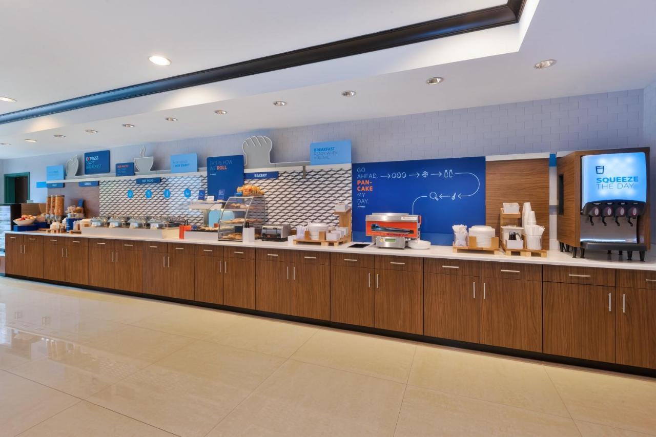 Holiday Inn Express Hotel & Suites Warminster-Horsham By Ihg Exterior photo