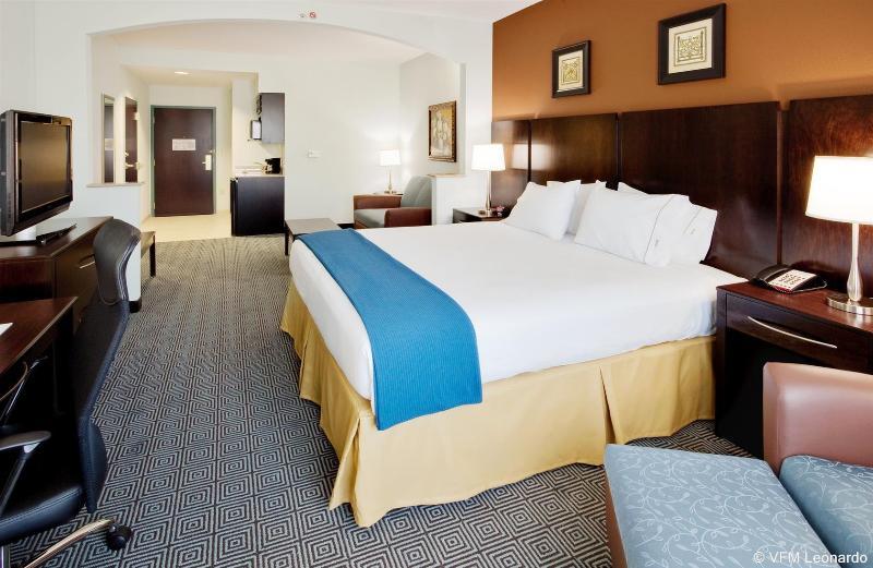 Holiday Inn Express Hotel & Suites Warminster-Horsham By Ihg Exterior photo