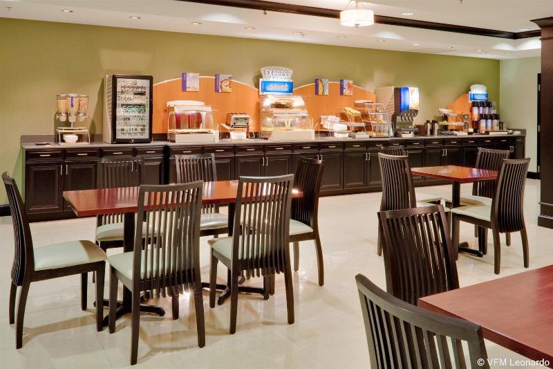 Holiday Inn Express Hotel & Suites Warminster-Horsham By Ihg Exterior photo